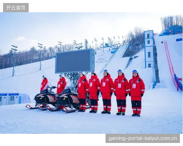 滑雪场荡气回肠救援：运动员奇迹生还